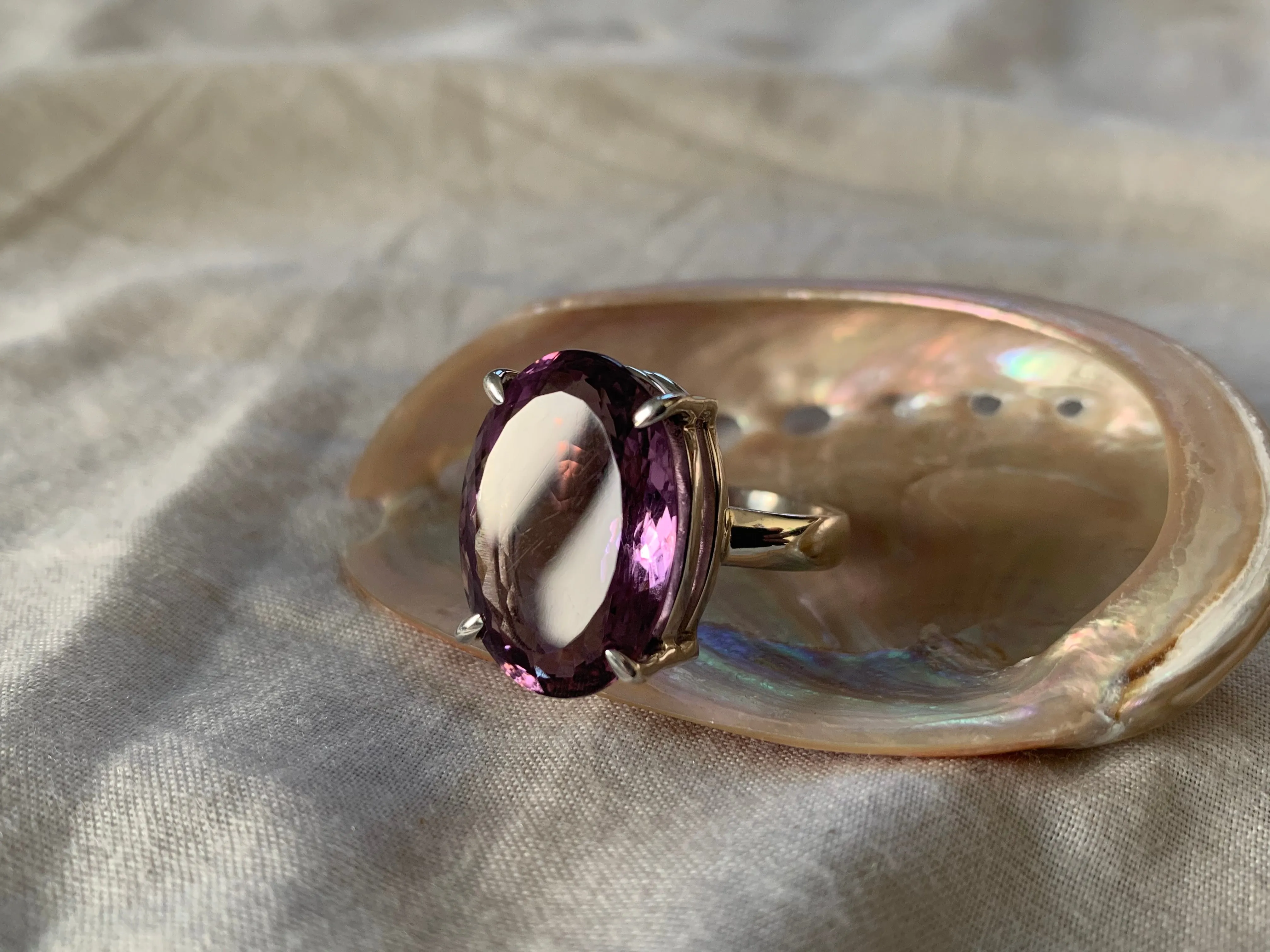 Amethyst Sanaa Ring - Reg. Oval