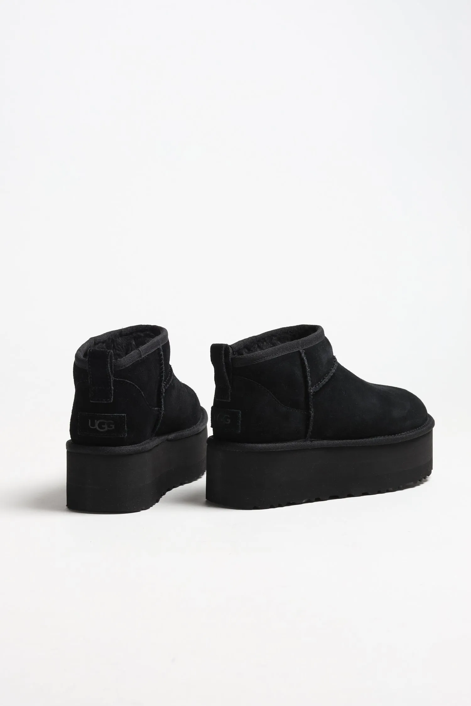 Boots Classic Ultra Mini Platform in Schwarz