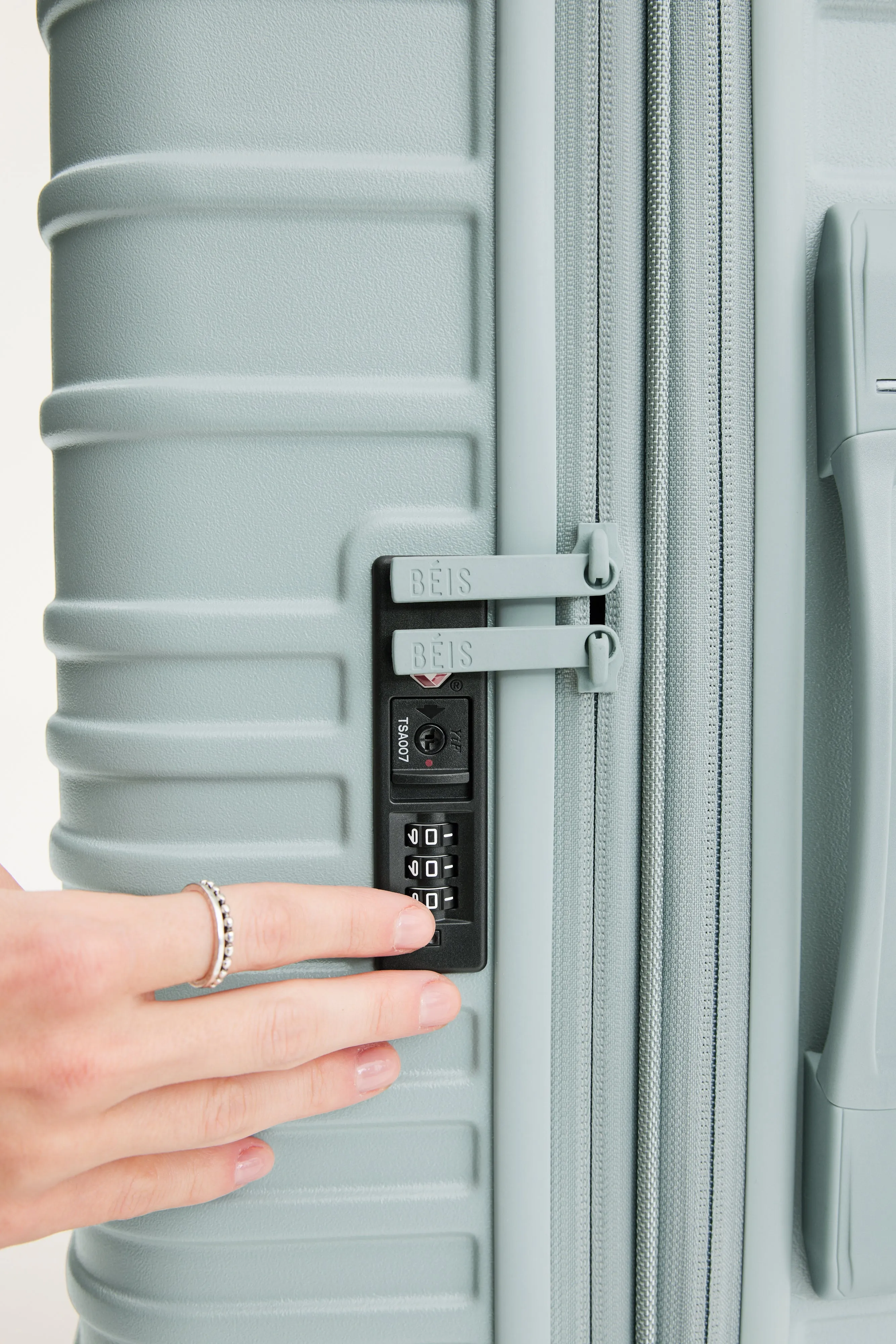 The Medium Check-In Roller in Slate